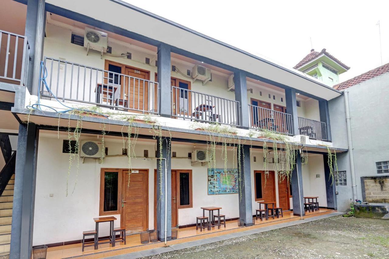 Hotel Wisma Ck Kebumen Buitenkant foto