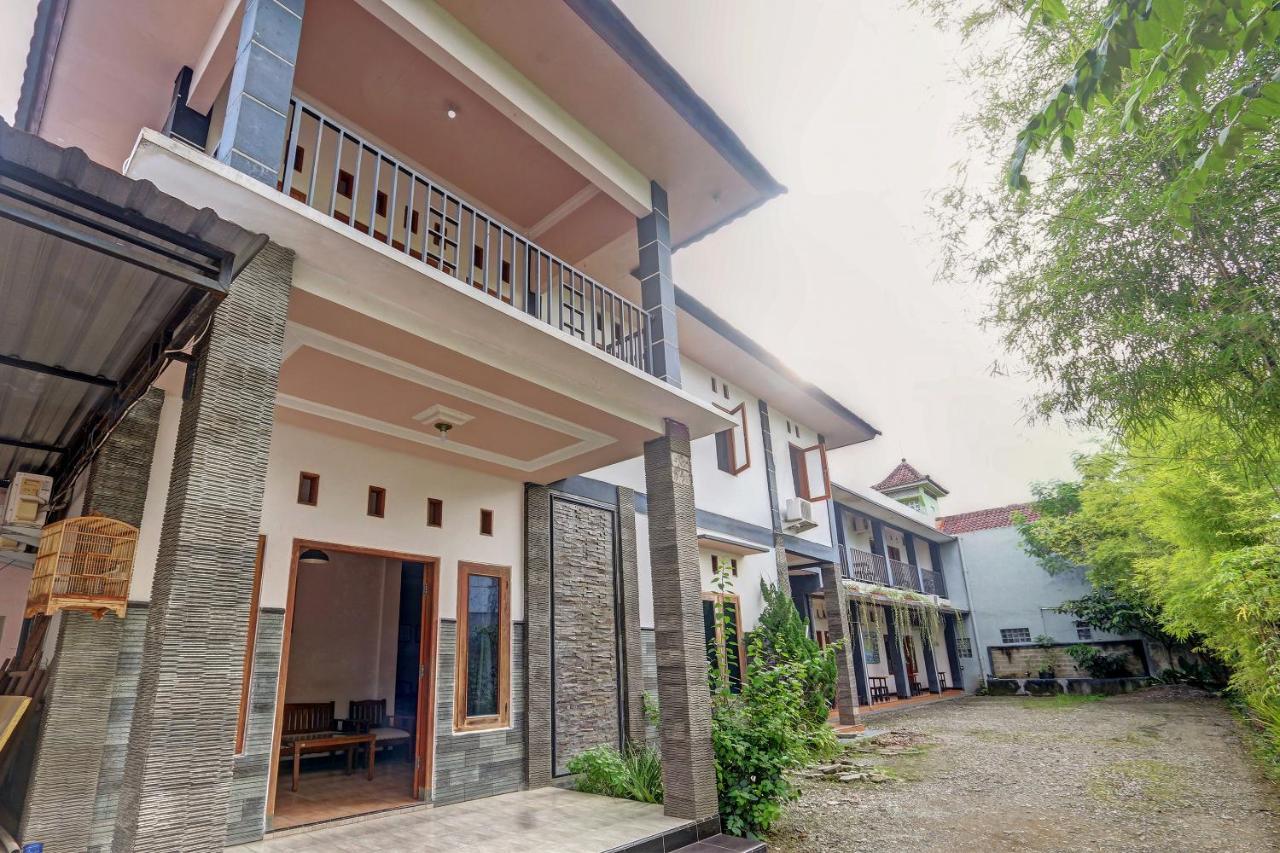 Hotel Wisma Ck Kebumen Buitenkant foto