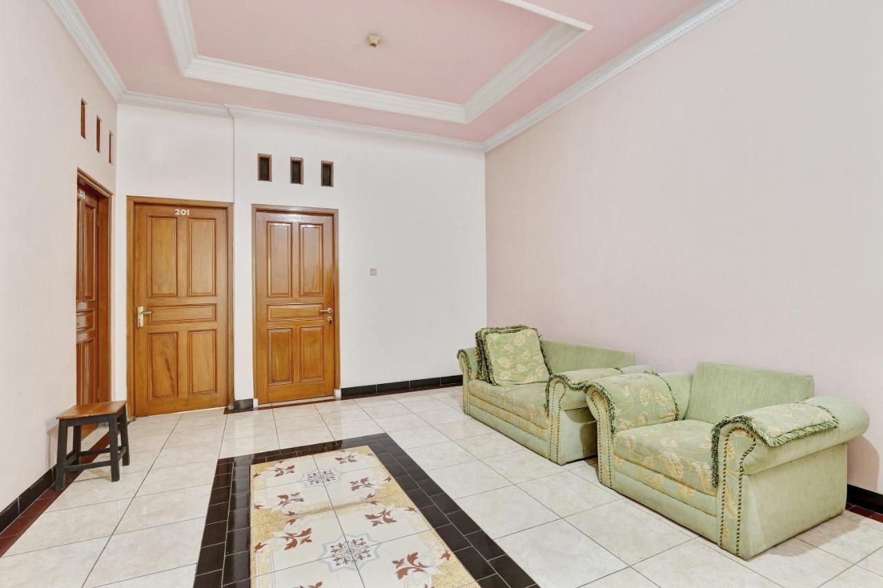 Hotel Wisma Ck Kebumen Buitenkant foto