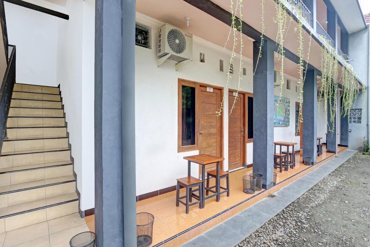 Hotel Wisma Ck Kebumen Buitenkant foto