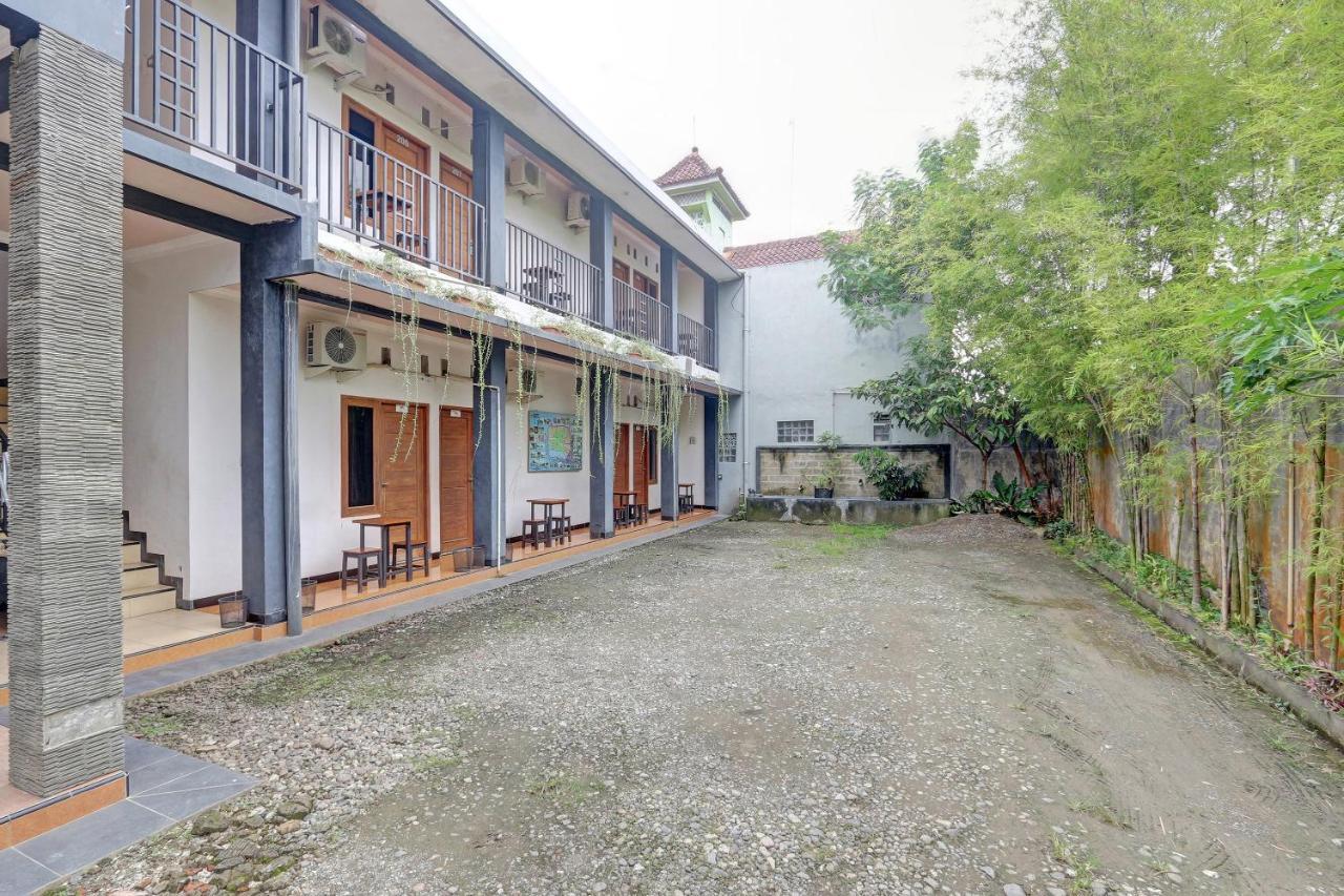 Hotel Wisma Ck Kebumen Buitenkant foto