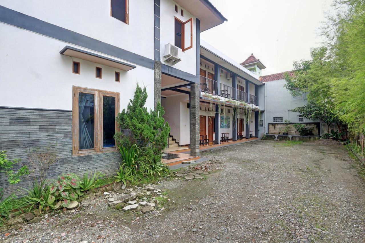 Hotel Wisma Ck Kebumen Buitenkant foto
